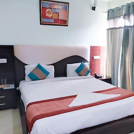 Roomshala 110 Hotel Mulaqaat - Shiv Nadar University Dadri Экстерьер фото